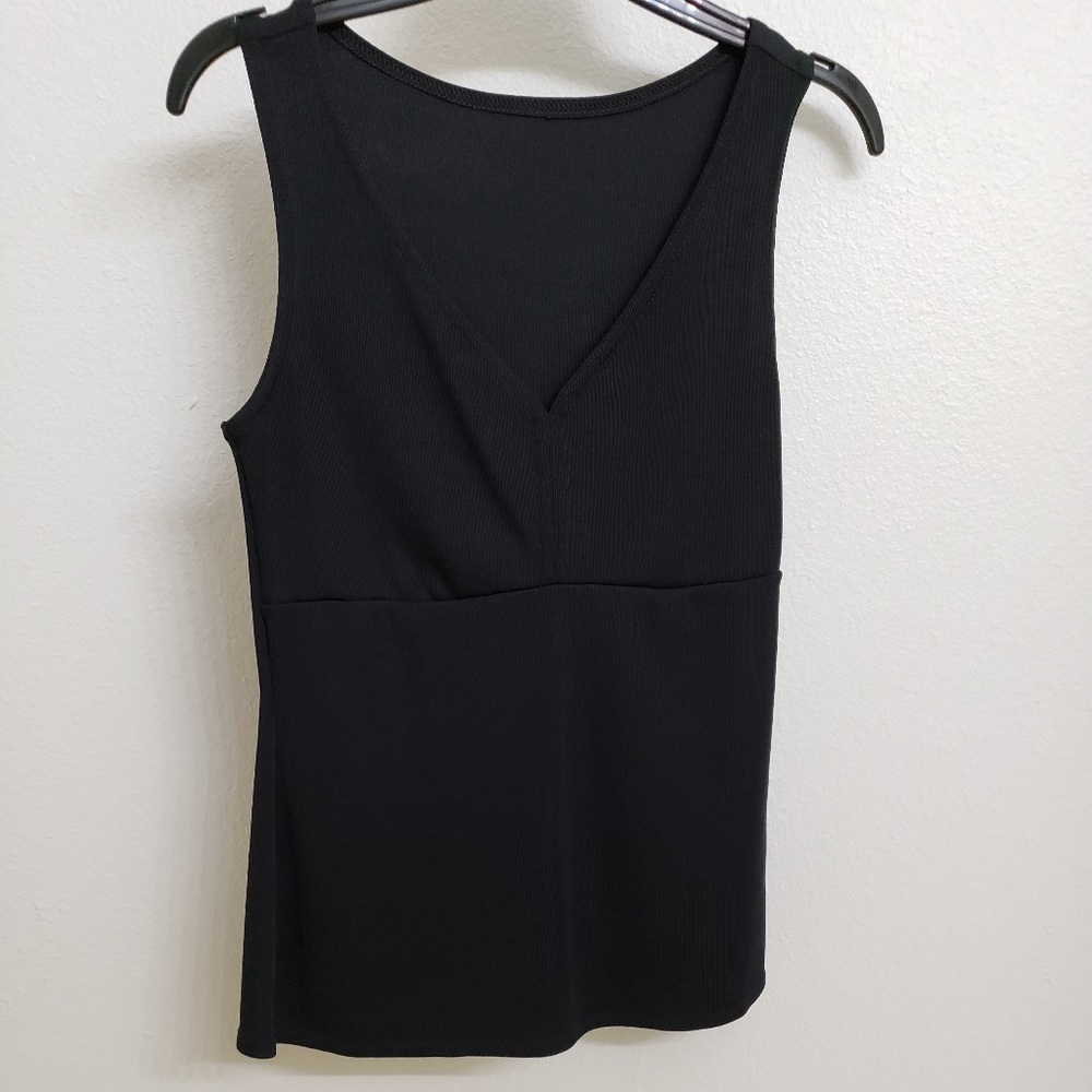 Weekender Black V-Neck Knit Tank in Small